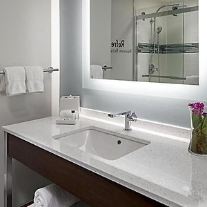 Premium Queen Room Hearing accessible